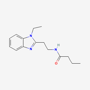 molecular formula C15H21N3O B5653437 N-[2-(1-ethyl-1H-benzimidazol-2-yl)ethyl]butanamide 