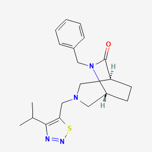 molecular formula C20H26N4OS B5655049 (1S*,5R*)-6-benzyl-3-[(4-isopropyl-1,2,3-thiadiazol-5-yl)methyl]-3,6-diazabicyclo[3.2.2]nonan-7-one 