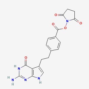 molecular formula C19H17N5O5 B565660 1-({4-[2-(2-Amino-4-oxo-4,7-dihydro-1H-pyrrolo[2,3-d]pyrimidin-5-yl)ethyl]benzoyl}oxy)pyrrolidine-2,5-dione CAS No. 204257-65-8