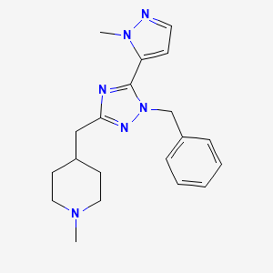 molecular formula C20H26N6 B5657105 4-{[1-benzyl-5-(1-methyl-1H-pyrazol-5-yl)-1H-1,2,4-triazol-3-yl]methyl}-1-methylpiperidine 