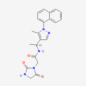 molecular formula C21H21N5O3 B5659452 2-(2,5-dioxoimidazolidin-1-yl)-N-{1-[5-methyl-1-(1-naphthyl)-1H-pyrazol-4-yl]ethyl}acetamide 