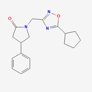 molecular formula C18H21N3O2 B5659491 1-[(5-cyclopentyl-1,2,4-oxadiazol-3-yl)methyl]-4-phenylpyrrolidin-2-one 
