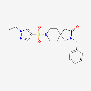 molecular formula C20H26N4O3S B5659572 2-benzyl-8-[(1-ethyl-1H-pyrazol-4-yl)sulfonyl]-2,8-diazaspiro[4.5]decan-3-one 