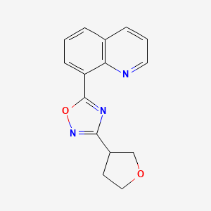 molecular formula C15H13N3O2 B5660494 8-[3-(tetrahydrofuran-3-yl)-1,2,4-oxadiazol-5-yl]quinoline 