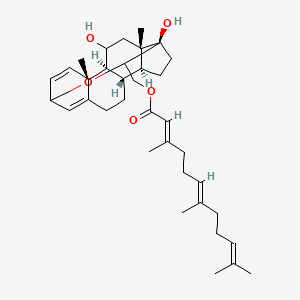 [(4S,5S,8S,9S,12R,18R)-6,12-dihydroxy-8,18-dimethyl-14-oxapentacyclo[13.3.1.04,9.05,18.08,12]nonadeca-1(19),16-dien-13-yl]methyl (2E,6E)-3,7,11-trimethyldodeca-2,6,10-trienoate