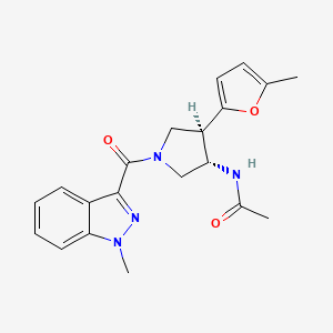 molecular formula C20H22N4O3 B5664685 N-{(3S*,4R*)-4-(5-methyl-2-furyl)-1-[(1-methyl-1H-indazol-3-yl)carbonyl]pyrrolidin-3-yl}acetamide 
