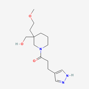 molecular formula C15H25N3O3 B5672582 {3-(2-methoxyethyl)-1-[3-(1H-pyrazol-4-yl)propanoyl]-3-piperidinyl}methanol 