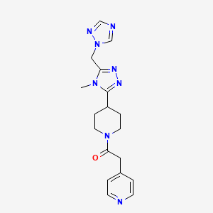 molecular formula C18H22N8O B5672799 4-(2-{4-[4-methyl-5-(1H-1,2,4-triazol-1-ylmethyl)-4H-1,2,4-triazol-3-yl]piperidin-1-yl}-2-oxoethyl)pyridine 