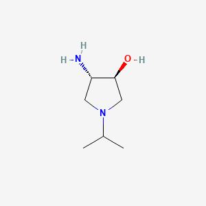 molecular formula C7H16N2O B567399 trans-4-Amino-1-isopropyl-3-pyrrolidinol CAS No. 1212301-32-0