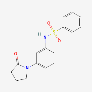 molecular formula C16H16N2O3S B5677000 N-[3-(2-oxo-1-pyrrolidinyl)phenyl]benzenesulfonamide 