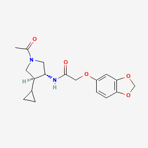 molecular formula C18H22N2O5 B5678016 N-[(3R*,4S*)-1-acetyl-4-cyclopropyl-3-pyrrolidinyl]-2-(1,3-benzodioxol-5-yloxy)acetamide 