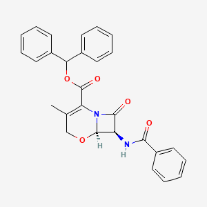molecular formula C28H24N2O5 B569334 Benzhydryl (6R,7S)-7-benzamido-3-methyl-8-oxo-5-oxa-1-azabicyclo[4.2.0]oct-2-ene-2-carboxylate CAS No. 81370-17-4
