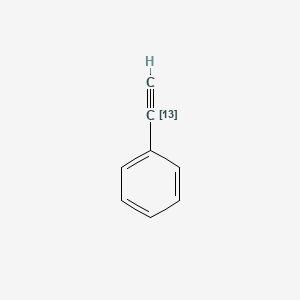 molecular formula C8H6 B569370 （113C）乙炔基苯 CAS No. 23351-79-3