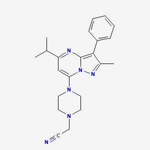 molecular formula C22H26N6 B5717335 [4-(5-isopropyl-2-methyl-3-phenylpyrazolo[1,5-a]pyrimidin-7-yl)-1-piperazinyl]acetonitrile 