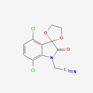 (4',7'-dichloro-2'-oxospiro[1,3-dioxolane-2,3'-indol]-1'(2'H)-yl)acetonitrile