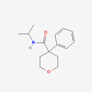 molecular formula C15H21NO2 B5745889 N-isopropyl-4-phenyltetrahydro-2H-pyran-4-carboxamide 