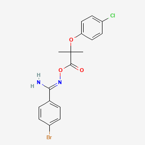 4-bromo-N'-{[2-(4-chlorophenoxy)-2-methylpropanoyl]oxy}benzenecarboximidamide