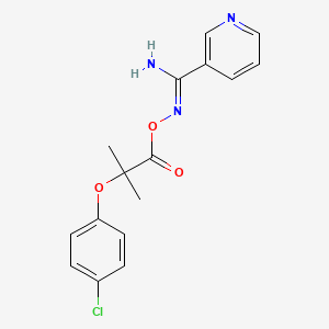 molecular formula C16H16ClN3O3 B5751076 N'-{[2-(4-chlorophenoxy)-2-methylpropanoyl]oxy}-3-pyridinecarboximidamide 