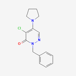 molecular formula C15H16ClN3O B5765726 2-benzyl-4-chloro-5-(1-pyrrolidinyl)-3(2H)-pyridazinone 
