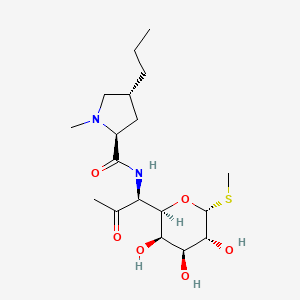 molecular formula C18H32N2O6S B579460 Methyl 6,8-Dideoxy-6-{[(4r)-1-Methyl-4-Propyl-L-Prolyl]amino}-1-Thio-D-Glycero-Alpha-D-Galacto-Octopyranosid-7-Ulose CAS No. 17057-59-9