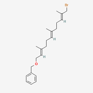 molecular formula C22H31BrO B583193 （E，E，E）-[(12-溴-3,7,11-三甲基-2,6,10-十二三烯基）氧基]甲基]苯 CAS No. 71135-56-3