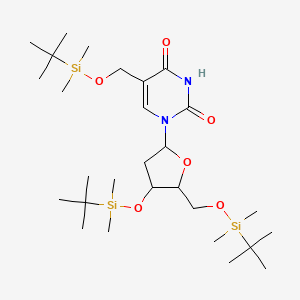 molecular formula C28H56N2O6Si3 B585920 3',5'-Bis-O-[(1,1-dimethylethyl)dimethylsilyl]-alpha-[[(1,1-dimethylethyl)dimethylsilyl]oxy]thymidine CAS No. 1210427-80-7