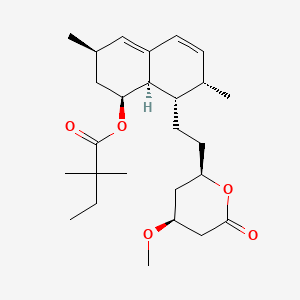 molecular formula C26H40O5 B589081 (1S,3R,7S,8S,8aR)-8-{2-[(2R,4S)-4-甲氧基-6-氧代氧杂环-2-基]乙基}-3,7-二甲基-1,2,3,7,8,8a-六氢萘-1-基 2,2-二甲基丁酸酯 CAS No. 864357-88-0