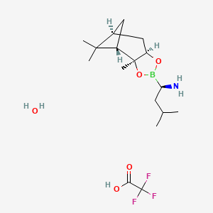 molecular formula C17H31BF3NO5 B592427 (R)-3-甲基-1-((3aS,4S,6S,7aR)-3a,5,5-三甲基六氢-4,6-甲苯并苯并[d][1,3,2]二氧杂硼-2-基)丁-1-胺 2,2,2-三氟乙酸盐水合物 CAS No. 1310383-72-2