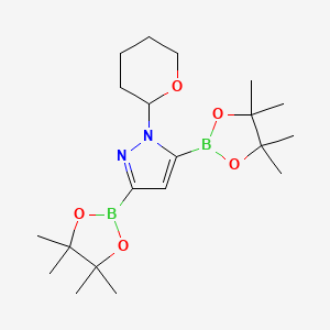 molecular formula C20H34B2N2O5 B594773 1-(Tetrahydro-2H-pyran-2-yl)-3,5-bis(4,4,5,5-tetramethyl-1,3,2-dioxaborolan-2-yl)-1H-pyrazole CAS No. 1256360-29-8