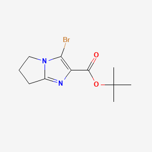 molecular formula C11H15BrN2O2 B594848 叔丁基-3-溴-6,7-二氢-5H-吡咯并[1,2-a]咪唑-2-甲酸酯 CAS No. 1263285-53-5