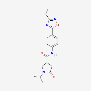 molecular formula C18H22N4O3 B5963348 N-[4-(3-ethyl-1,2,4-oxadiazol-5-yl)phenyl]-1-isopropyl-5-oxo-3-pyrrolidinecarboxamide 