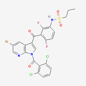 molecular formula C24H16BrCl2F2N3O4S B596780 N-(3-(5-溴-1-(2,6-二氯苯甲酰)-1H-吡咯并[2,3-b]吡啶-3-羰基)-2,4-二氟苯基)丙烷-1-磺酰胺 CAS No. 1262985-24-9