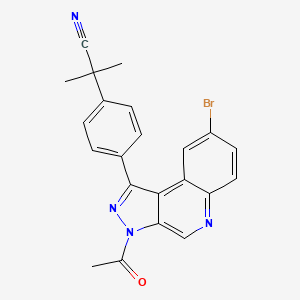 molecular formula C22H17BrN4O B598407 2-(4-(3-乙酰基-8-溴-3H-吡唑并[3,4-c]喹啉-1-基)苯基)-2-甲基丙腈 CAS No. 1201643-72-2