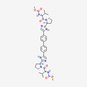 molecular formula C40H50N8O6 B600871 N-[(2R)-1-[(2S)-2-[5-[4-[4-[2-[(2S)-1-[(2R)-2-(methoxycarbonylamino)-3-methylbutanoyl]吡咯烷-2-基]-1H-咪唑-5-基]苯基]苯基]-1H-咪唑-2-基]吡咯烷-1-基]-3-甲基-1-氧代丁-2-基]甲基氨基甲酸甲酯 CAS No. 1009107-27-0