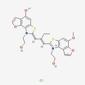 molecular formula C29H29ClN2O6S2 B6068527 1-(2-hydroxyethyl)-2-(2-{[1-(2-hydroxyethyl)-5-methoxyfuro[2,3-e][1,3]benzothiazol-2(1H)-ylidene]methyl}-1-buten-1-yl)-5-methoxyfuro[3,2-e][1,3]benzothiazol-1-ium chloride 