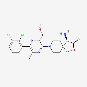 molecular formula C21H26Cl2N4O2 B610504 (3-((3S,4S)-4-氨基-3-甲基-2-氧杂-8-氮杂螺[4.5]癸-8-基)-6-(2,3-二氯苯基)-5-甲基吡嗪-2-基)甲醇 CAS No. 2172651-73-7