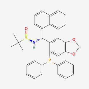 molecular formula C34H32NO3PS B6290405 [S(R)]-N-[(R)-[6-(二苯基膦基)苯并[d][1,3]二氧杂环-5-基]-1-萘甲基]-2-甲基-2-丙烷磺酰胺, 95% CAS No. 2565792-59-6
