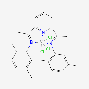 molecular formula C25H27Cl3N3V B6297958 {2,6-Bis[1-(N-2,5-dimethylphenylimino)ethyl]pyridine}-vanadium(III)-trichloride CAS No. 462661-96-7