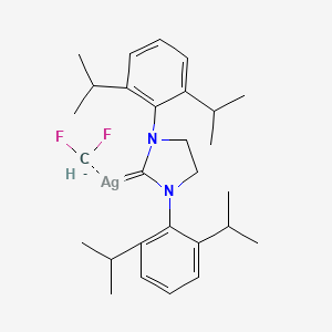 molecular formula C28H39AgF2N2- B6301771 [1,3-Bis[2,6-bis(i-propyl)phenyl]-2-imidazolidinylidene]difluoromethylsilver(I) CAS No. 1643366-13-5