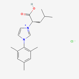 molecular formula C18H25ClN2O2 B6309868 1-(2,4,6-Trimethylphenyl)-3-[(2S)-4-methylpentanoic acid]imidazolium chloride, min. 95% CAS No. 1798786-48-7