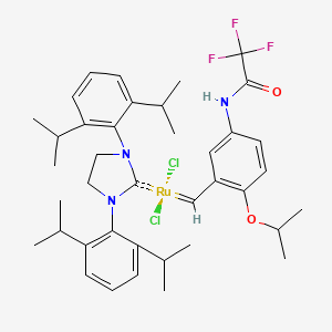 molecular formula C39H50Cl2F3N3O2Ru B6355107 [1,3-Bis(2,6-di-i-propylphenyl)-4,5-dihydroimidazol-2-ylidene]-[2-i-propoxy-5-(trifluoroacetamido)phenyl]methyleneruthenium(II) dichloride CAS No. 1212008-99-5