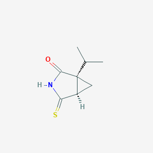 molecular formula C8H11NOS B063841 (1R,5R)-1-propan-2-yl-4-sulfanylidene-3-azabicyclo[3.1.0]hexan-2-one CAS No. 188301-76-0