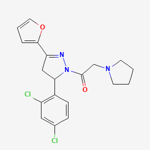 molecular formula C19H19Cl2N3O2 B6419027 1-[5-(2,4-dichlorophenyl)-3-(furan-2-yl)-4,5-dihydro-1H-pyrazol-1-yl]-2-(pyrrolidin-1-yl)ethan-1-one CAS No. 1016416-91-3
