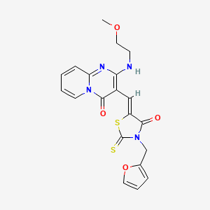 (5Z)-3-[(furan-2-yl)methyl]-5-({2-[(2-methoxyethyl)amino]-4-oxo-4H-pyrido[1,2-a]pyrimidin-3-yl}methylidene)-2-sulfanylidene-1,3-thiazolidin-4-one