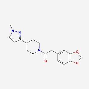 molecular formula C18H21N3O3 B6425698 2-(2H-1,3-benzodioxol-5-yl)-1-[4-(1-methyl-1H-pyrazol-3-yl)piperidin-1-yl]ethan-1-one CAS No. 2034459-72-6