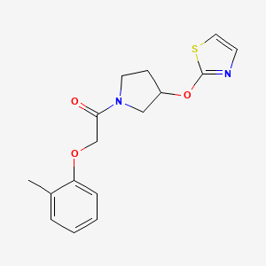 B6426736 2-(2-methylphenoxy)-1-[3-(1,3-thiazol-2-yloxy)pyrrolidin-1-yl]ethan-1-one CAS No. 2201578-74-5
