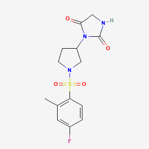 molecular formula C14H16FN3O4S B6426864 3-[1-(4-fluoro-2-methylbenzenesulfonyl)pyrrolidin-3-yl]imidazolidine-2,4-dione CAS No. 2034243-69-9
