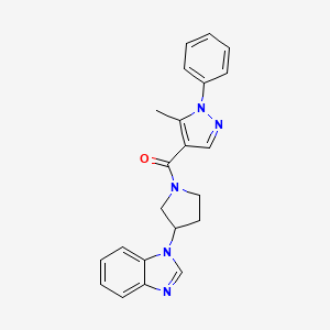 molecular formula C22H21N5O B6427213 1-[1-(5-methyl-1-phenyl-1H-pyrazole-4-carbonyl)pyrrolidin-3-yl]-1H-1,3-benzodiazole CAS No. 2034298-14-9
