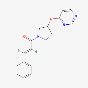 molecular formula C17H17N3O2 B6427541 (2E)-3-phenyl-1-[3-(pyrimidin-4-yloxy)pyrrolidin-1-yl]prop-2-en-1-one CAS No. 2035019-13-5