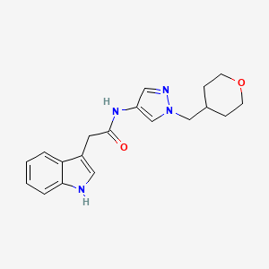 2-(1H-indol-3-yl)-N-{1-[(oxan-4-yl)methyl]-1H-pyrazol-4-yl}acetamide